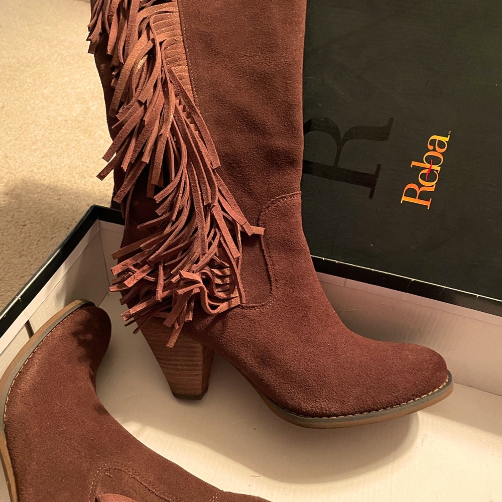 REBA BOOTS SIZE 8 BROWN SUEDE